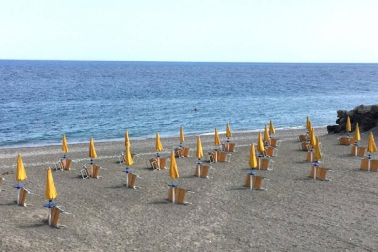 Casa Vacanze Thea Giardini Naxos Eksteriør bilde